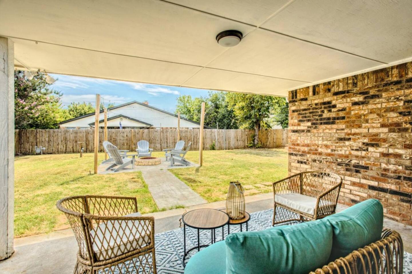 New Hummingbird Haven - Nw Okc, Billiards, Firepit Villa Oklahoma City Eksteriør billede