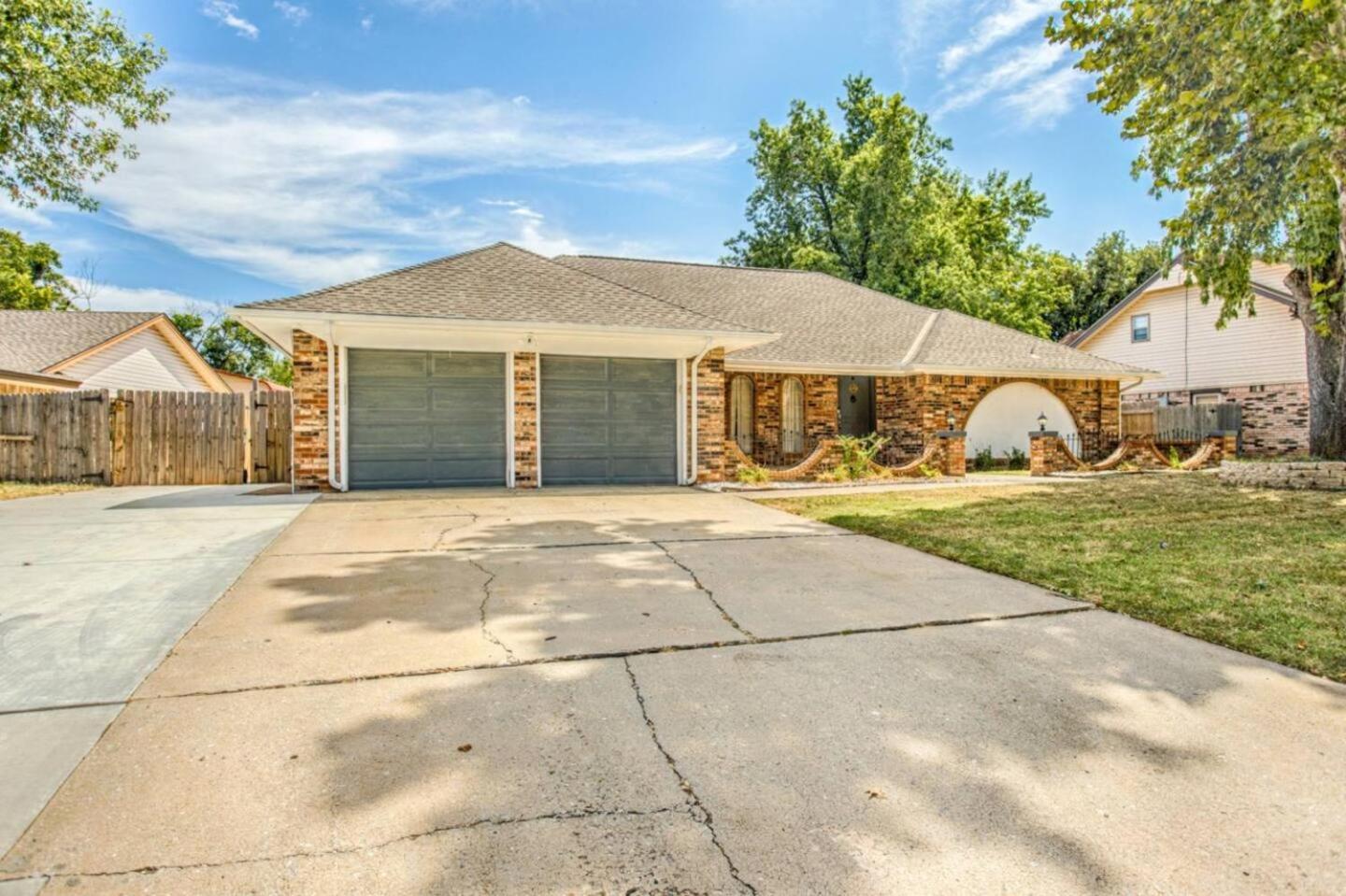 New Hummingbird Haven - Nw Okc, Billiards, Firepit Villa Oklahoma City Eksteriør billede